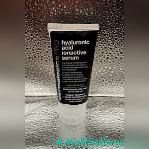 Dermalogica Pro Hyaluronic Acid Serum - Black and White